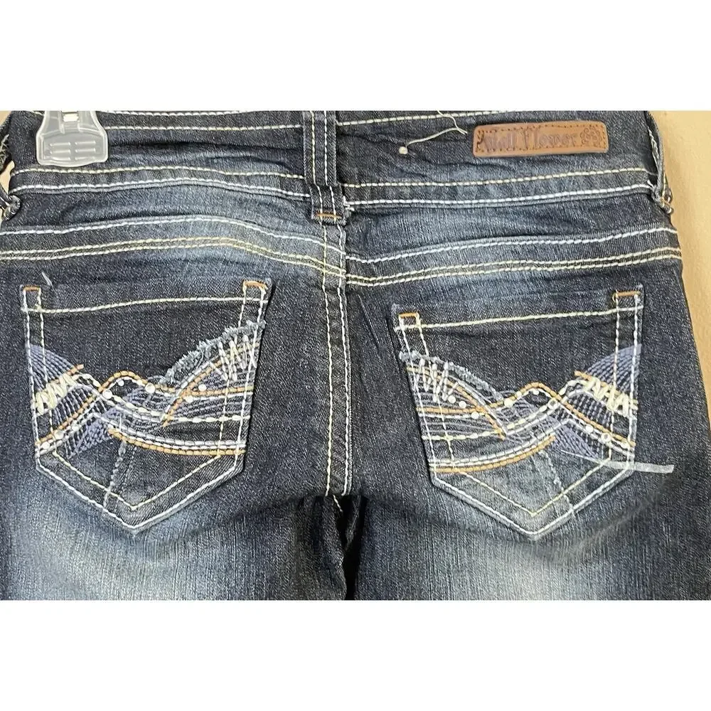 WallFlower Jeans Women's Size 0 W26 L29 Embroidered Rhinestone Bling Pocket NWOT